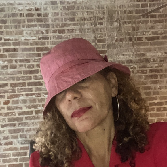 Meet your Posher, Jeanne - Picture 2 of 2